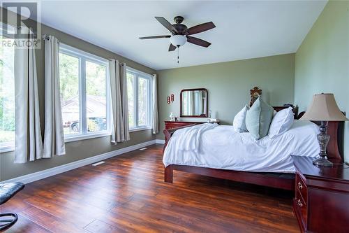 3394 Schram Drive, Plympton-Wyoming, ON - Indoor Photo Showing Bedroom