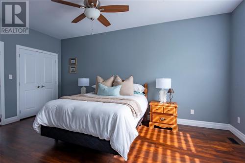 3394 Schram Drive, Plympton-Wyoming, ON - Indoor Photo Showing Bedroom