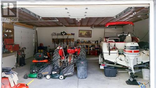 3394 Schram Drive, Plympton-Wyoming, ON - Indoor Photo Showing Garage