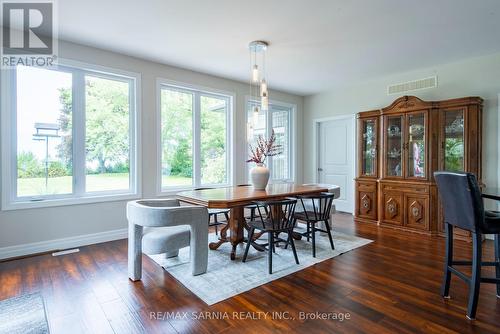 3394 Schram Drive W, Plympton-Wyoming (Plympton Wyoming), ON - Indoor Photo Showing Dining Room