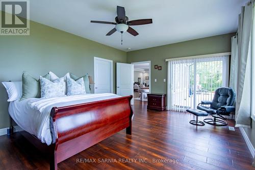 3394 Schram Drive W, Plympton-Wyoming (Plympton Wyoming), ON - Indoor Photo Showing Bedroom