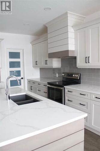 480 Huron Street, Plympton-Wyoming, ON - Indoor Photo Showing Kitchen With Double Sink With Upgraded Kitchen