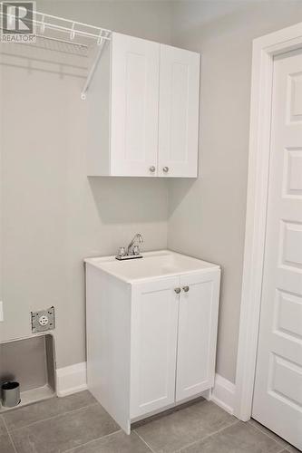 480 Huron Street, Plympton-Wyoming, ON - Indoor Photo Showing Laundry Room