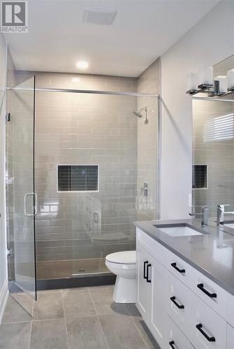 480 Huron Street, Plympton-Wyoming, ON - Indoor Photo Showing Bathroom