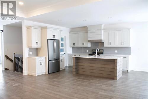 480 Huron Street, Plympton-Wyoming, ON - Indoor Photo Showing Kitchen