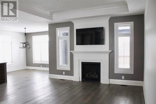 480 Huron Street, Plympton-Wyoming, ON - Indoor Photo Showing Living Room With Fireplace