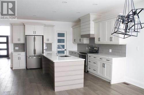 480 Huron Street, Plympton-Wyoming, ON - Indoor Photo Showing Kitchen