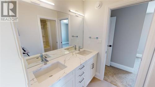 484 Julianna Court, Plympton-Wyoming, ON - Indoor Photo Showing Bathroom