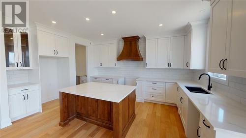 484 Julianna Court, Plympton-Wyoming, ON - Indoor Photo Showing Kitchen With Double Sink