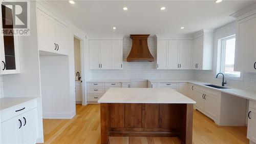 484 Julianna Court, Plympton-Wyoming, ON - Indoor Photo Showing Kitchen With Upgraded Kitchen