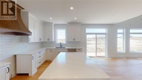 484 Julianna Court, Plympton-Wyoming, ON - Indoor Photo Showing Kitchen