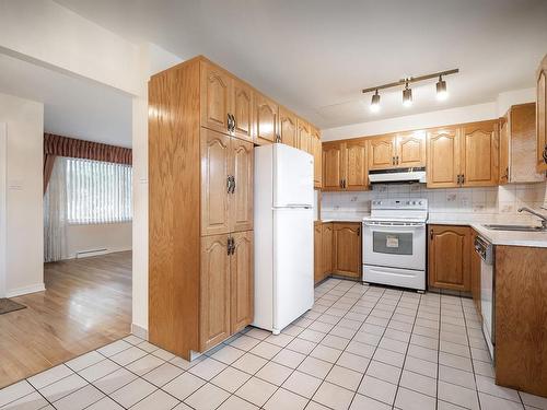 Cuisine - 8 Cer. Maple, Dollard-Des-Ormeaux, QC - Indoor Photo Showing Kitchen