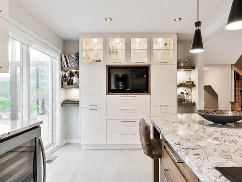 Kitchen - 712 Boul. N.-P.-Lapierre, Sainte-Julie, QC - Indoor Photo Showing Kitchen With Fireplace With Upgraded Kitchen