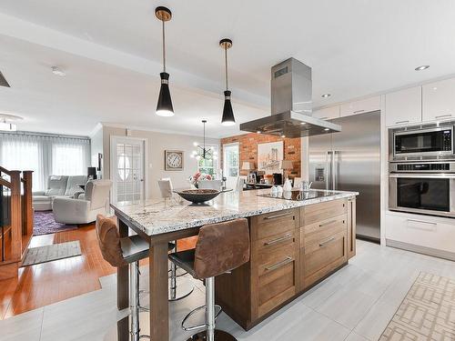 Kitchen - 712 Boul. N.-P.-Lapierre, Sainte-Julie, QC - Indoor Photo Showing Kitchen With Upgraded Kitchen