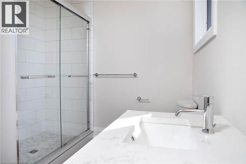 678 Ketter Way, Plympton-Wyoming, ON - Indoor Photo Showing Bathroom