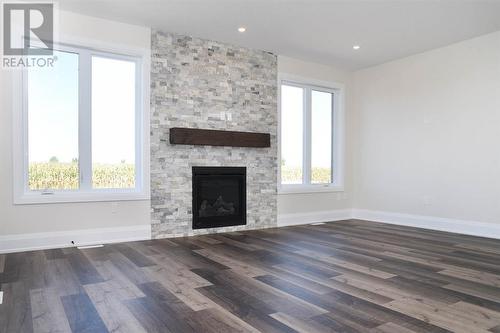 678 Ketter Way, Plympton-Wyoming, ON - Indoor Photo Showing Living Room With Fireplace