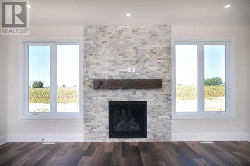 678 Ketter Way, Plympton-Wyoming, ON - Indoor Photo Showing Living Room With Fireplace