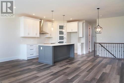 678 Ketter Way, Plympton-Wyoming, ON - Indoor Photo Showing Kitchen With Upgraded Kitchen