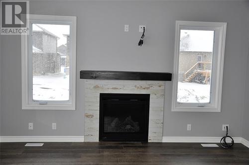 481 Julianna Court, Plympton-Wyoming, ON - Indoor Photo Showing Living Room With Fireplace