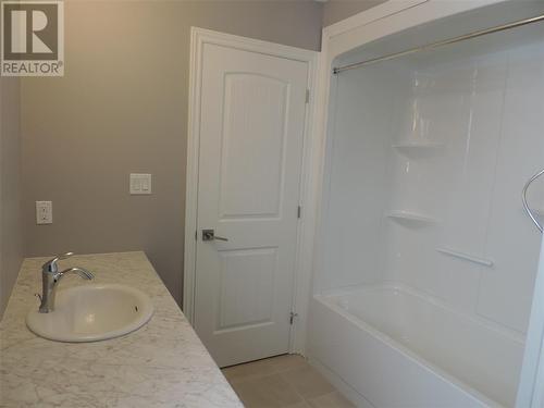 481 Julianna Court, Plympton-Wyoming, ON - Indoor Photo Showing Bathroom