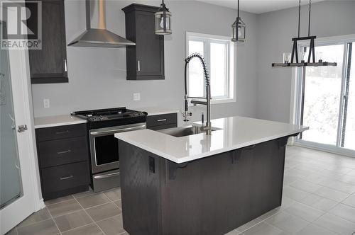 481 Julianna Court, Plympton-Wyoming, ON - Indoor Photo Showing Kitchen