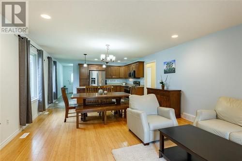 506 Zone Street, Plympton-Wyoming, ON - Indoor Photo Showing Living Room