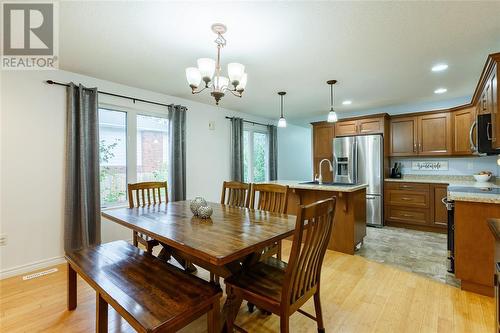 506 Zone Street, Plympton-Wyoming, ON - Indoor Photo Showing Dining Room