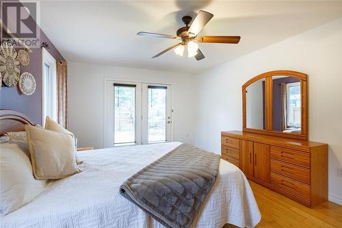 506 Zone Street, Plympton-Wyoming, ON - Indoor Photo Showing Bedroom