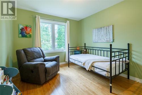 506 Zone Street, Plympton-Wyoming, ON - Indoor Photo Showing Bedroom