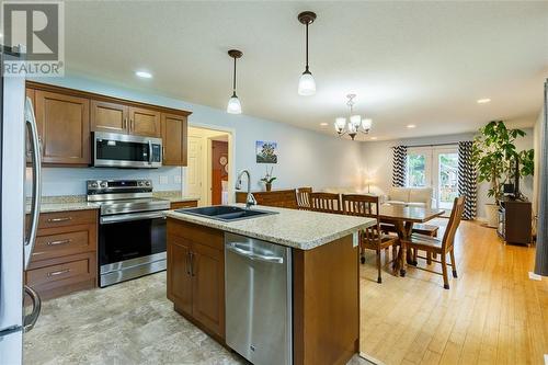 506 Zone Street, Plympton-Wyoming, ON - Indoor Photo Showing Kitchen With Double Sink