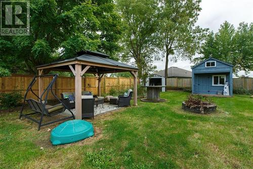 506 Zone Street, Plympton-Wyoming, ON - Outdoor With Deck Patio Veranda With Backyard