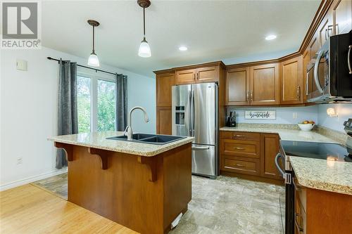 506 Zone Street, Plympton-Wyoming, ON - Indoor Photo Showing Kitchen With Double Sink With Upgraded Kitchen