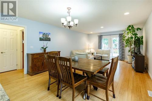 506 Zone Street, Plympton-Wyoming, ON - Indoor Photo Showing Dining Room