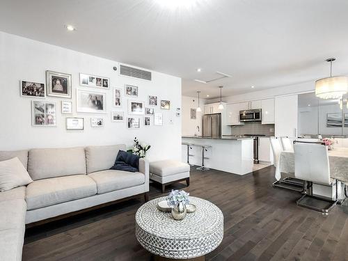 Salon - 5788A Av. Parkhaven, Côte-Saint-Luc, QC - Indoor Photo Showing Living Room