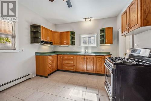 199 Cobden Street, Sarnia, ON - Indoor Photo Showing Kitchen