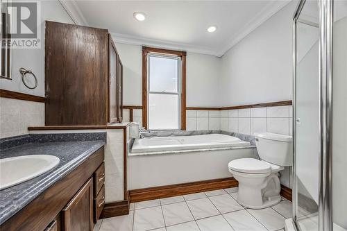 199 Cobden Street, Sarnia, ON - Indoor Photo Showing Bathroom