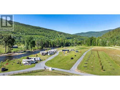 8623 3/95 Highway, Yahk, BC 