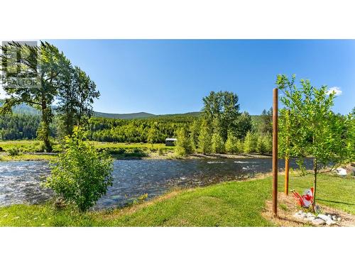 8623 3/95 Highway, Yahk, BC 