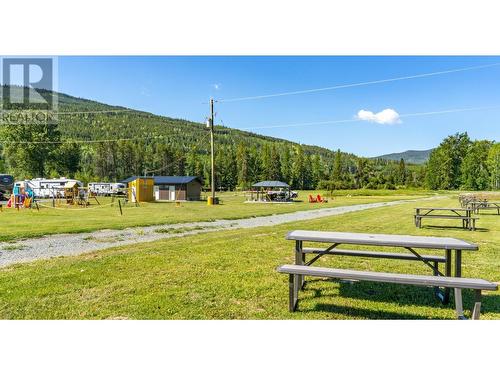 8623 3/95 Highway, Yahk, BC 