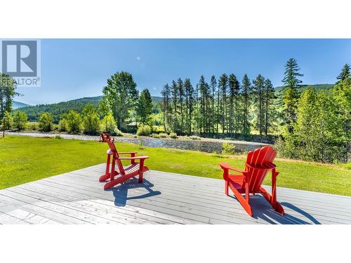 8623 3/95 Highway, Yahk, BC 