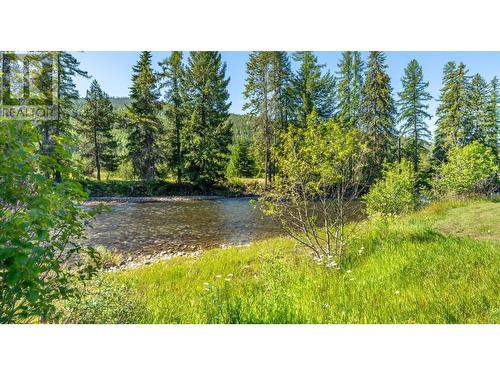 8623 3/95 Highway, Yahk, BC 