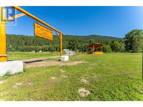 8623 3/95 Highway, Yahk, BC 