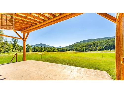 8623 3/95 Highway, Yahk, BC 