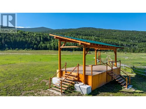 8623 3/95 Highway, Yahk, BC 