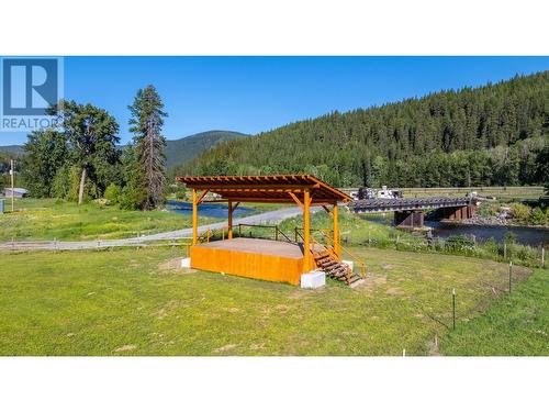 8623 3/95 Highway, Yahk, BC 