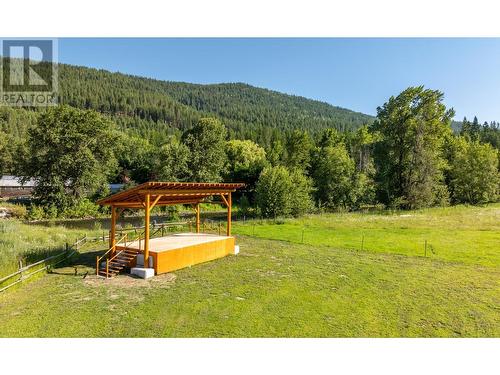 8623 3/95 Highway, Yahk, BC 