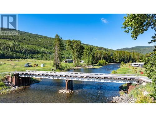 8623 3/95 Highway, Yahk, BC 