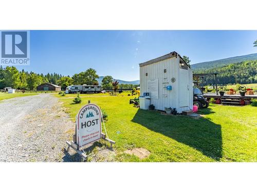 8623 3/95 Highway, Yahk, BC 