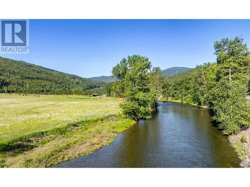 8623 3/95 Highway, Yahk, BC 