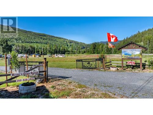 8623 3/95 Highway, Yahk, BC 